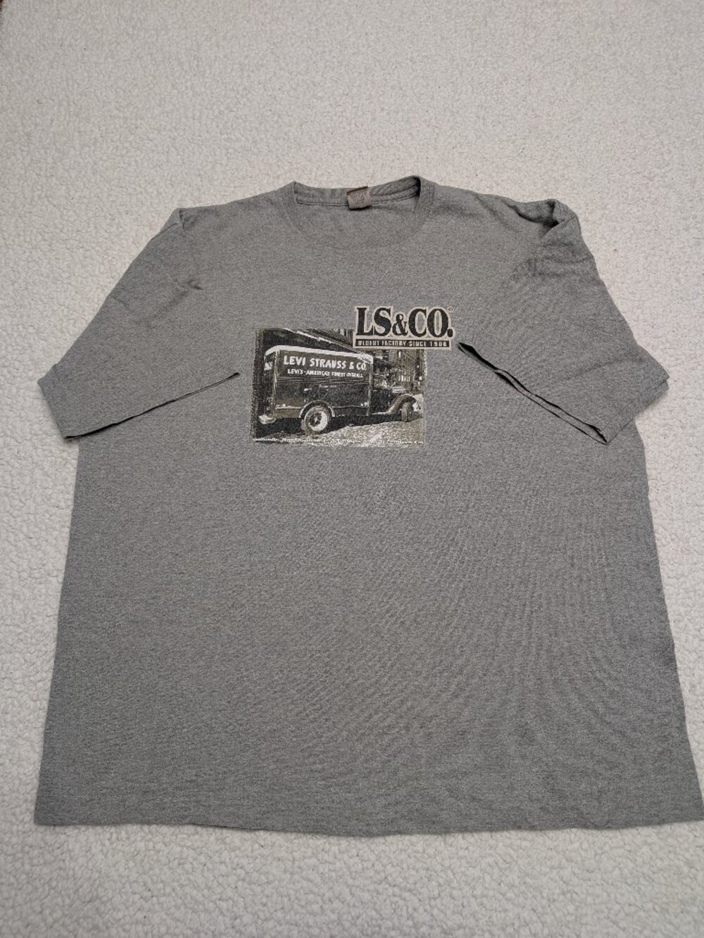 Vintage Levi Strauss & Co. graphic t-shirt 🇺🇸